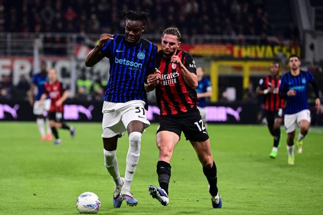 AC Milan v Inter Milan - Serie A MILAN, ITALY - MARCH 8: Yann Bisseck of Inter Milan fights for the ball with Adrien Rabiot of AC Milan during the Italian Serie A football match AC Milan vs Inter Milan at San Siro Stadium in Milan, Italy on March 8, 2026 Piero Cruciatti Anadolu Milan Italy. Editorial use only. Please get in touch for any other usage.  Copyright: x2026xAnadoluxPieroxCruciattix