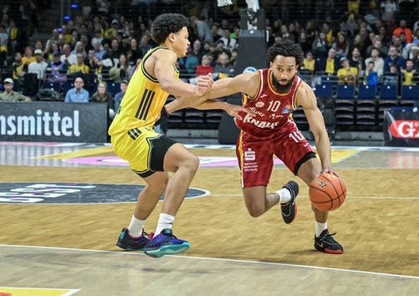 08 03 2026, xlakx, Basketball easyCredit BBL Bundesliga, Alba Berlin Fitness First Würzburg Baskets v l Jack Kayil Alba Berlin , Davion Mintz Würzburg Baskets duel, duel, fight, tackle Berlin Daniel Lakomski