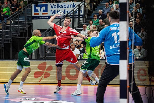08 03 2026, xovx, Handball Daikin Handball Bundesliga, HSG Wetzlar MT Melsungen v l Cyrill Akakpo HSG Wetzlar , Uladzislau Kulesh MT Melsungen , Niklas Theiß HSG Wetzlar , Anadin Suljakovic HSG Wetzlar Wetzlar Buderus Arena Hessen Germany EN