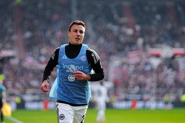 Mario Goetze (Eintracht Frankfurt, 27) GER, FC St. Pauli vs. Eintracht Frankfurt, Fussball, 1. Bundesliga, Spieltag 25, Saison 2025 2026, 08.03.2026 DFL REGULATIONS PROHIBIT ANY USE OF PHOTOGRAPHS AS IMAGE SEQUENCES AND OR QUASI-VIDEO GER, FC St. Pauli vs. Eintracht Frankfurt, Fussball, 1. Bundesliga, Spieltag 25, Saison 2025 2026, 08.03.2026 Hamburg *** Mario Goetze Eintracht Frankfurt, 27 GER, FC St Pauli vs Eintracht Frankfurt, Football, 1 Bundesliga, Matchday 25, Season 2025 2026, 08 03 2026 DFL REGULATIONS PROHIBIT ANY USE OF PHOTOGRAPHS AS IMAGE SEQUENCES AND OR QUASI VIDEO GER, FC St Pauli vs Eintracht Frankfurt, Football, 1 Bundesliga, Matchday 25, Season 2025 2026, 08 03 2026 Hamburg Copyright: xEibner-Pressefoto MarcelxvonxFehrnx EP_MFN