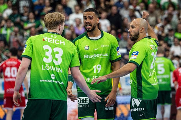 08 03 2026, xovx, Handball Daikin Handball Bundesliga, HSG Wetzlar MT Melsungen v l Georg Löwen HSG Wetzlar , Philipp Ahouansou HSG Wetzlar , Cyrill Akakpo HSG Wetzlar Wetzlar Buderus Arena Hessen Germany EN