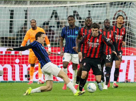 March 8, 2026, Milan: AC Milan s mildfielder Christian Pulisic in action against FC Inter s mildfielder Piotr Zielinski during the Italian Serie A soccer match between AC Milan and FC Inter at Giaseppe Meazza Stadium in Milan, Italy, 8 March 2026. ANSA ROBERTO BREGANI. Serie A: Milan-Inter  - ZUMAa110 20260308_zaf_a110_078 Copyright: xRobertoxBreganix
