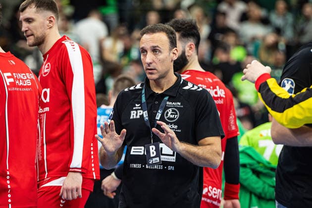 08 03 2026, xovx, Handball Daikin Handball Bundesliga, HSG Wetzlar MT Melsungen Coach Roberto Garcia Parrondo MT Melsungen Wetzlar Buderus Arena Hessen Germany EN