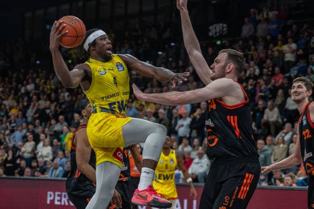 GER, Basketball, easy Credit BBL, EWE Baskets Oldenburg vs Rasta Vechta 08 03 2026, EWE Arena, Oldenburg, GER, easy Credit BBL, EWE Baskets Oldenburg vs Rasta Vechta, in the picture Brain FOBBS EWE Baskets Oldenburg 4 Philipp KERKENHOFF Rasta Vechta 14 nordphotoxgmbhx xRojahn nph00310