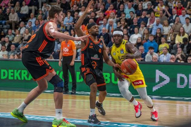 GER, Basketball, easy Credit BBL, EWE Baskets Oldenburg vs Rasta Vechta 08 03 2026, EWE Arena, Oldenburg, GER, easy Credit BBL, EWE Baskets Oldenburg vs Rasta Vechta, pictured Brain FOBBS EWE Baskets Oldenburg 4 Tibor PLEIß PLEISS Rasta Vechta 22 Lloyd PANDI Rasta Vechta 41 nordphotoxgmbhx xRojahn nph00310