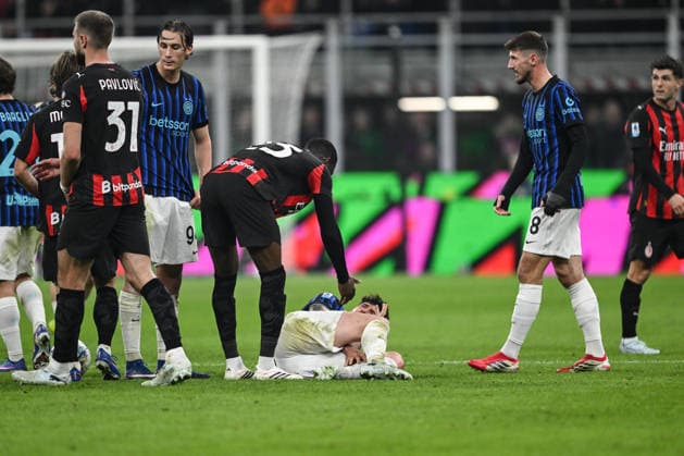 AC Milan v FC Internazionale - Serie A Alessandro Bastoni of FC Inter reacts during the Italian Serie A football match between AC Milan and Inter FC Internazionale at Giuseppe Meazza San Siro Stadium in Milan, Italy, on March 8, 2026. Milano Italy  Copyright: xTizianoxBallabiox originalFilename:ballabio-acmilana260308_npO6Y.jpg