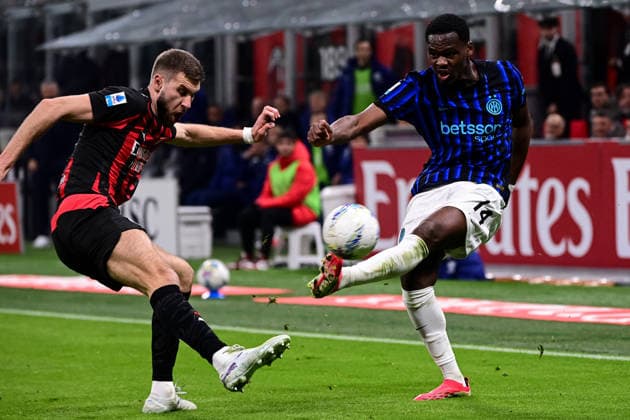 AC Milan v Inter Milan - Serie A MILAN, ITALY - MARCH 08: Strahinja Pavlovic (L) of AC Milan fights for the ball with Ange-Yoan Bonny (R) of Inter Milan during the Italian Serie A football match AC Milan vs Inter Milan at San Siro Stadium in Milan, Italy, on March 08, 2026. Piero Cruciatti Anadolu Milan Italy. Editorial use only. Please get in touch for any other usage.  Copyright: x2026xAnadoluxPieroxCruciattix