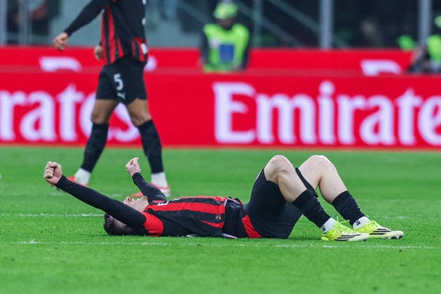 CALCIO - Serie A - AC Milan vs Inter - FC Internazionale Alexis Saelemaekers of AC Milan celebrates the victory at the end of the match during Serie A 2025 26 football match between AC Milan and FC Internazionale at San Siro Stadium in Milan Milan Italy  Copyright: xIPAxSport ABACAx