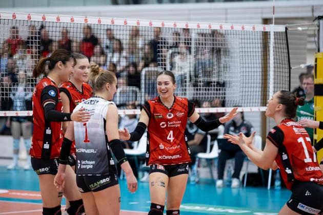 1 Volleyball Bundesliga Women Schwarz Weiss Erfurt vs Dresdner SC Erfurt 08 03 2026 Emma Grome 4 Dresdner SC center and team 1 Volleyball Bundesliga Women Schwarz Weiss Erfurt vs Dresdner SC Riethsporthalle Erfurt 08 03 2026 Copyright: xBEAUTIFULxSPORTS Duehringx