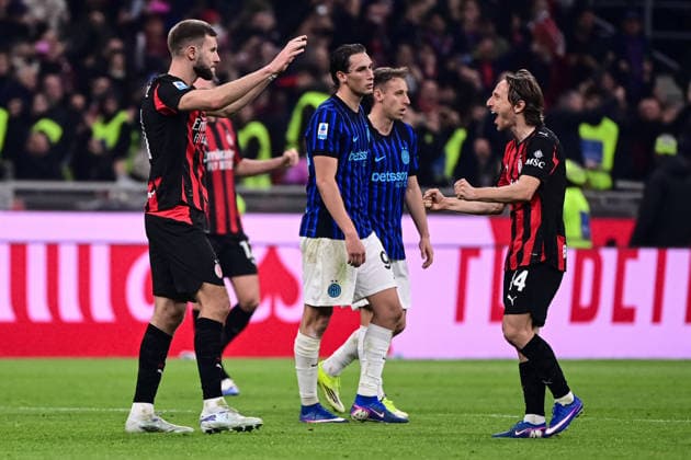 AC Milan v Inter Milan - Serie A MILAN, ITALY - MARCH 08: Strahinja Pavlovic of AC Milan celebrates with Luka Modric of AC Milan in front of Francesco Pio Esposito of Inter Milan and Davide Frattesi of Inter Milan at the end of the Italian Serie A football match AC Milan vs Inter Milan at San Siro Stadium in Milan, Italy, on March 08, 2026. Piero Cruciatti Anadolu Milan Italy. Editorial use only. Please get in touch for any other usage.  Copyright: x2026xAnadoluxPieroxCruciattix