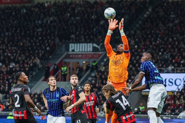 CALCIO - Serie A - AC Milan vs Inter - FC Internazionale Mike Maignan of AC Milan seen in action during Serie A 2025 26 football match between AC Milan and FC Internazionale at San Siro Stadium in Milan Milan Italy  Copyright: xIPAxSport ABACAx