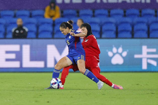 GOLD COAST, AUSTRALIA - MARCH 08 Mohadeseh Zolfi (15 IR Iran) battles for the ball with Sofia Harrison (16 Philippines) during the Womens Asian Cup match between Islamic Republic of Iran and Philippines at the Gold Coast Stadium on March 08 2026 in Gold Coast, Australia Copyright: xMatthewxStarlingx xSPPx Sportspressphoto_SPR106065