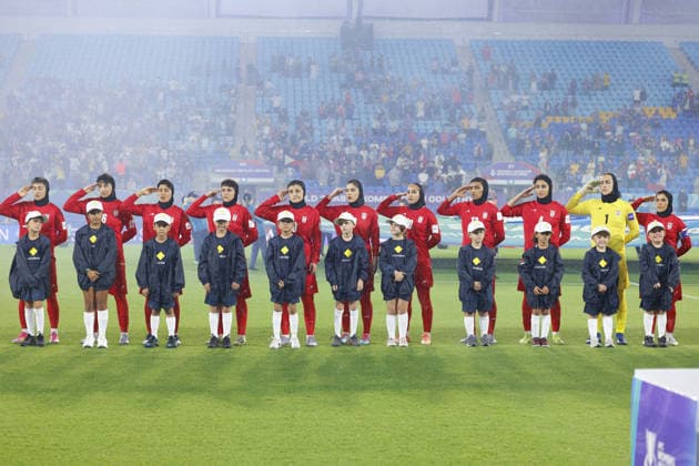 GOLD COAST, AUSTRALIA - MARCH 08 Players of IR Iran salute the national anthem before the Womens Asian Cup match between Islamic Republic of Iran and Philippines at the Gold Coast Stadium on March 08 2026 in Gold Coast, Australia Copyright: xMatthewxStarlingx xSPPx Sportspressphoto_SPR106255