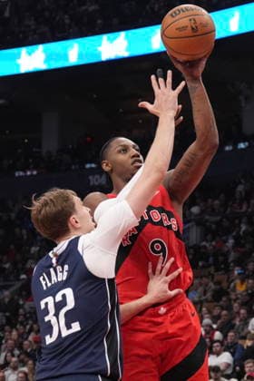 March 8, 2026, Toronto, On, CAN: Toronto Raptors RJ Barrett (9) shoots on Dallas Mavericks Cooper Flagg (32) during first half NBA, Basketball Herren, USA basketball action in Toronto on Sunday, March 8, 2025. RJ Barrett; Cooper Flagg  - ZUMAc35_ 20260308_zaf_c35_108 Copyright: xChrisxYoungx