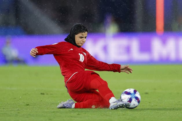 GOLD COAST, AUSTRALIA - MARCH 08 Fatemeh Pasandideh (10 IR Iran) fights for possession during the Womens Asian Cup match between Islamic Republic of Iran and Philippines at the Gold Coast Stadium on March 08 2026 in Gold Coast, Australia Copyright: xMatthewxStarlingx xSPPx Sportspressphoto_SPR106261