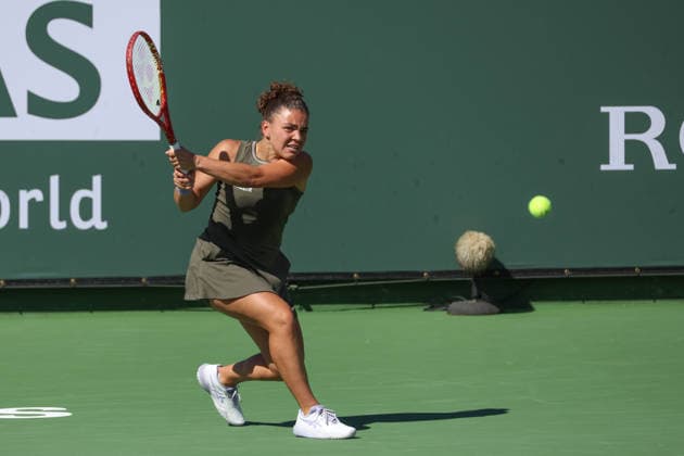 INDIAN WELLS, CA - MARCH 08: Jasmine Paolini (ITA) hits a backhand during the BNP Paribas Open on March 8, 2026 at Indian Wells Tennis Garden in Indian Wells, CA. (Photo by George Walker Icon Sportswire) TENNIS: MAR 08 BNP Paribas Open EDITORIAL USE ONLY Icon260308121