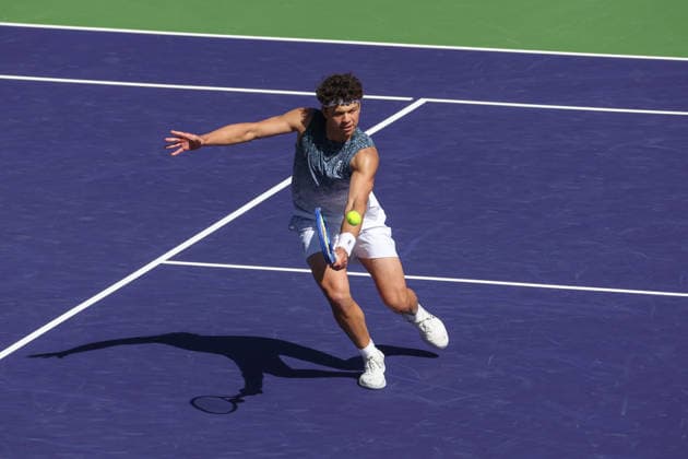 INDIAN WELLS, CA - MARCH 08: Ben Shelton (USA) hits a backhand during the BNP Paribas Open on March 8, 2026 at Indian Wells Tennis Garden in Indian Wells, CA. (Photo by George Walker Icon Sportswire) TENNIS: MAR 08 BNP Paribas Open EDITORIAL USE ONLY Icon260308107