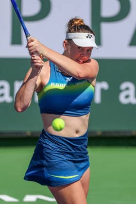 INDIAN WELLS, CA - MARCH 08: Linda Noskova (CZE) hits a backhand during the BNP Paribas Open on March 8, 2026 at Indian Wells Tennis Garden in Indian Wells, CA. (Photo by George Walker Icon Sportswire) TENNIS: MAR 08 BNP Paribas Open EDITORIAL USE ONLY Icon260308028