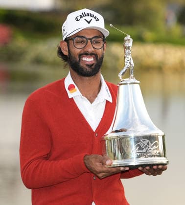 ORLANDO, FL - MARCH 08: PGA, Golf Herren golfer Akshay Bhatia poses with the trophy after winning in a playoff the Arnold Palmer Invitational presented by Mastercard on March 8, 2026, at Arnold Palmer™s Bay Hill Club & Lodge in Orlando, Florida. (Photo by Brian Spurlock Icon Sportswire) GOLF: MAR 08 PGA Arnold Palmer Invitational presented by Mastercard EDITORIAL USE ONLY Icon26030871