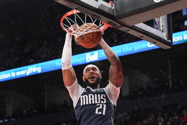 March 8, 2026, Toronto, On, CAN: Dallas Mavericks Daniel Gafford (21) scores during second half NBA, Basketball Herren, USA basketball action against the Toronto Raptors, in Toronto on Sunday, March 8, 2026. Daniel Gafford  - ZUMAc35_ 20260308_zaf_c35_142 Copyright: xChrisxYoungx