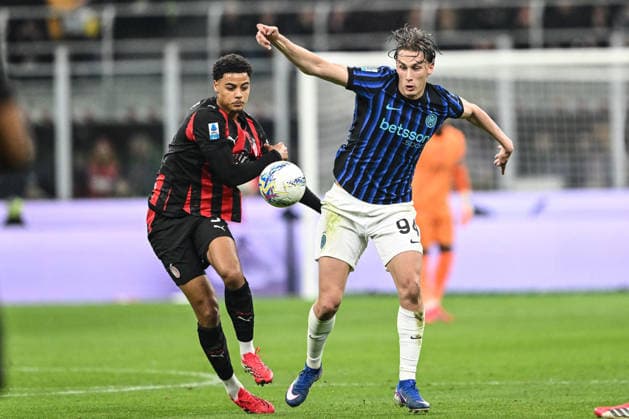CALCIO - Serie A - AC Milan vs Inter - FC Internazionale Francesco Pio Esposito of FC Inter in action during the Italian Serie A football match between AC Milan and Inter FC Internazionale on 8 March 2026 at Giuseppe Meazza San Siro Siro stadium in Milan, Italy Milan Italy  Copyright: xIPAxSport ABACAx