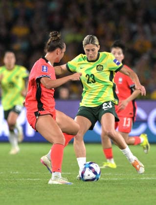 Australia Vs Republic of Korea in Sydney - 08 Mar 2026 Casey Phair (L) of Republic of Korea women football team and Alex Chidiac (R) of Australia women football team seen in action during the AFC Women s Asian Cup Group A match between Australia and Republic of Korea held at the Stadium Australia. Final score Australia 3:3 Republic of Korea. Sydney Australia Copyright: xLuisxVeniegrax xSOPAxImagesx 20260308_AFCWACup_LVeniegra4943