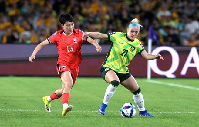March 8, 2026, Sydney, Australia: Park Soo-Jeong (L) of Republic of Korea women football team and Ellie Carpenter (R) of Australia women football team seen in action during the AFC Women s Asian Cup Group A match between Australia and Republic of Korea held at the Stadium Australia. Final score Australia 3:3 Republic of Korea. Australia Vs Republic Of Korea In Sydney - 08 Mar 2026  - ZUMAs197 20260308_aaa_s197_310 Copyright: xLuisxVeniegrax