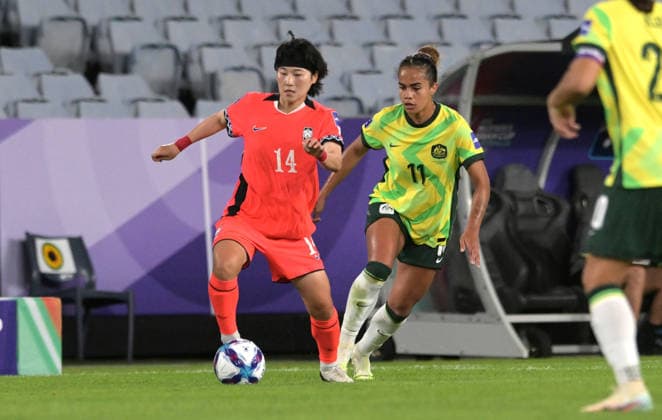 March 8, 2026, Sydney, Australia: Jung Min-Young (L) of Republic of Korea women and Mary Fowler (R) of Australia women football team seen in action during the AFC Women s Asian Cup Group A match between Australia and Republic of Korea held at the Stadium Australia. Final score Australia 3:3 Republic of Korea. Australia Vs Republic Of Korea In Sydney - 08 Mar 2026  - ZUMAs197 20260308_aaa_s197_317 Copyright: xLuisxVeniegrax
