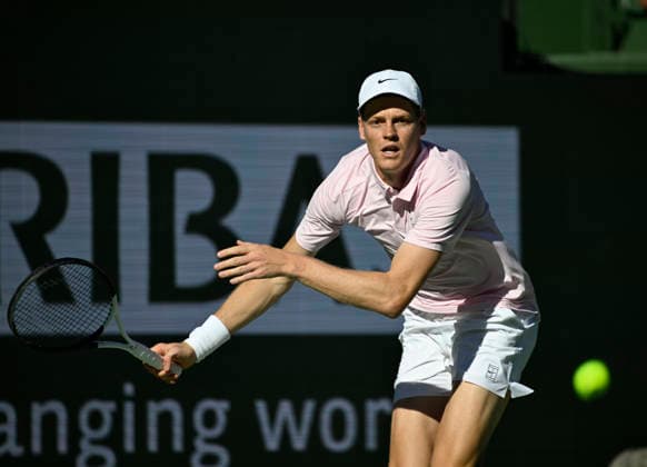 March 08, 2026 Jannik Sinner of Italy returns a shot against Denis Shapovalov of Canada during their match at the BNP Paribas Open held at the Indian Wells Tennis Garden in Indian Wells, California. California. Mandatory Photo Credit : CSM Indian Wells United States of America - ZUMAc04_ 20260308_zma_c04_267 Copyright: xCharlesxBausx