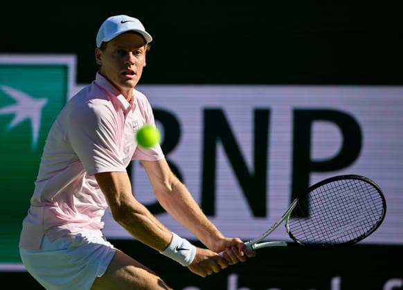 March 08, 2026 Jannik Sinner of Italy returns a shot against Denis Shapovalov of Canada during their match at the BNP Paribas Open held at the Indian Wells Tennis Garden in Indian Wells, California. California. Mandatory Photo Credit : CSM Indian Wells United States of America - ZUMAc04_ 20260308_zma_c04_268 Copyright: xCharlesxBausx