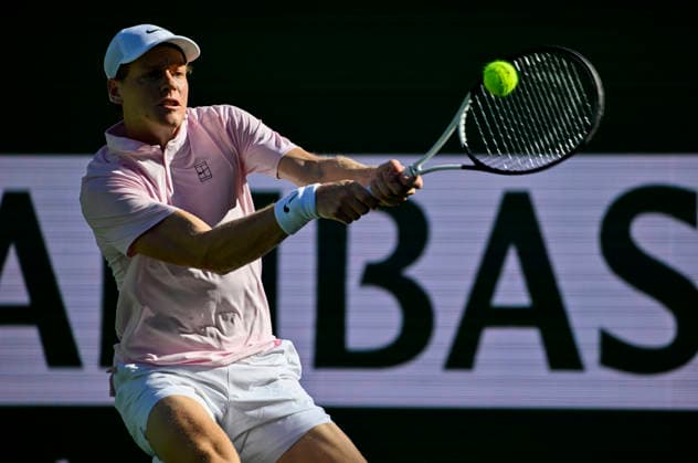 March 08, 2026 Jannik Sinner of Italy returns a shot against Denis Shapovalov of Canada during their match at the BNP Paribas Open held at the Indian Wells Tennis Garden in Indian Wells, California. California. Mandatory Photo Credit : CSM Indian Wells United States of America - ZUMAc04_ 20260308_zma_c04_279 Copyright: xCharlesxBausx