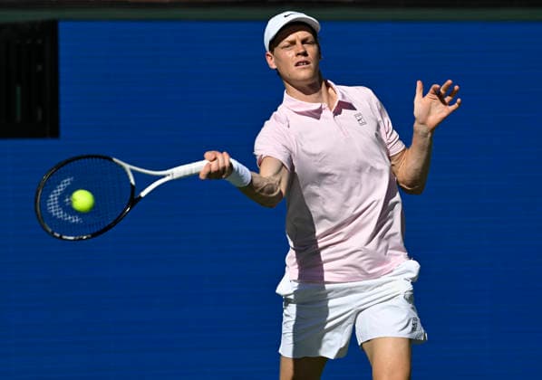 March 08, 2026 Jannik Sinner of Italy returns a shot against Denis Shapovalov of Canada during their match at the BNP Paribas Open held at the Indian Wells Tennis Garden in Indian Wells, California. California. Mandatory Photo Credit : CSM Tennis 2026: BNP Paribas Open MAR 08  - ZUMAc04_ 20260308_zma_c04_280 Copyright: xCharlesxBausx