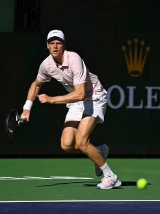 March 08, 2026 Jannik Sinner of Italy returns a shot against Denis Shapovalov of Canada during their match at the BNP Paribas Open held at the Indian Wells Tennis Garden in Indian Wells, California. California. Mandatory Photo Credit : CSM Tennis 2026: BNP Paribas Open MAR 08  - ZUMAc04_ 20260308_zma_c04_281 Copyright: xCharlesxBausx