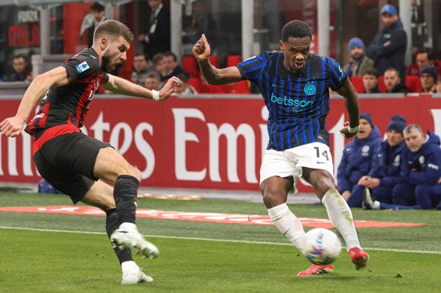 AC Milan vs FC Inter Italy, Milan, 2026 03 08: Strahinja Pavlovic, Ange-Yoan Bonny (FC Inter) cross shot by left foot from left side in the second half during soccer game AC Milan vs FC Inter, Lega Calcio Serie A Enilive 2025-2026 day 28 at San Siro Stadium Milan Lombardy Italy Copyright: xFabrizioxAndreaxBertanix