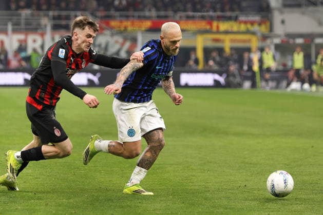 AC Milan vs FC Inter Italy, Milan, 2026 03 08: Alexis Saelemaekers, Federico Dimarco (FC Inter) defends the ball in front court on the left side in the second half during soccer game AC Milan vs FC Inter, Lega Calcio Serie A Enilive 2025-2026 day 28 at San Siro Stadium Milan Lombardy Italy Copyright: xFabrizioxAndreaxBertanix