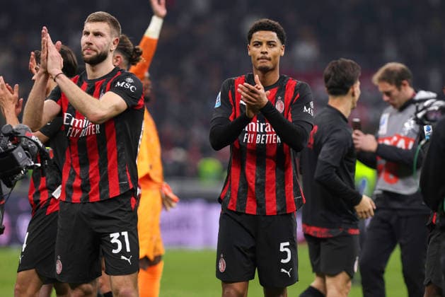 AC Milan vs FC Inter Italy, Milan, 2026 03 08: Koni De Winter (AC Milan) and teammates, after the victory, greet the fans in the stands at the end of soccer game AC Milan vs FC Inter, Lega Calcio Serie A Enilive 2025-2026 day 28 at San Siro Stadium Milan Lombardy Italy Copyright: xFabrizioxAndreaxBertanix
