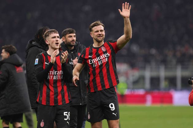 AC Milan vs FC Inter Italy, Milan, 2026 03 08: Niclas Fullkrug (AC Milan) and teammates, after the victory, greet the fans in the stands at the end of soccer game AC Milan vs FC Inter, Lega Calcio Serie A Enilive 2025-2026 day 28 at San Siro Stadium Milan Lombardy Italy Copyright: xFabrizioxAndreaxBertanix