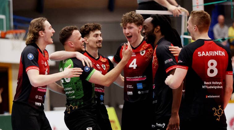 Ludwigsburg , 1 Bundesliga Volleyball Barock Volleys MTV Ludwigsburg vs SWD powervolleys Düren , cheering Ludwigsburg , from left Ben Simon Bonin Jeffrey Klok Tim Köpfli Darius Diefenbach Nyherowo Omene Toni Saarinen
