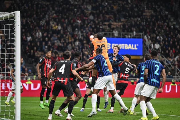 AC Milan v FC Internazionale - Serie A Mike Maignan plays during the Italian Serie A football match between AC Milan and Inter FC Internazionale in Milan, Italy, on March 8, 2026, at Giuseppe Meazza San Siro stadium Milano Italy  Copyright: xTizianoxBallabiox originalFilename:ballabio-acmilana260308_npaBt.jpg