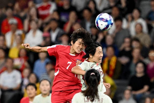 SOCCER ASIAN CUP NORTH KOREA CHINA, Myong Yu Jong of North Korea and Zhang Rui of China contest a header during the AFC Women™s Asian Cup Group B match between North Korea and China at CommBank Stadium in Sydney, Monday, March 9, 2026. ( NO ARCHIVING, EDITORIAL USE ONLY SYDNEY NEW SOUTH WALES AUSTRALIA  Copyright: xDEANxLEWINSx 20260309195794066889