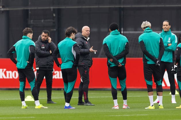 Football - UEFA Champions League - Liverpool FC v Galatasaray A.Åž. - MD-1 LIVERPOOL, ENGLAND - Monday, March 9, 2026: Liverpool s manager Arne Slot during a training session at the AXA Training Centre ahead of the UEFA Champions League match between xxxx and Liverpool FC. (Photo by Jessica Hornby Propaganda)  Copyright: xDavidxRawcliffex P2026-03-09-LFC_Training_Galatasaray-3