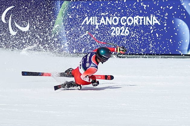 ITALY, VENETO - MARCH 9, 2026: Theo Gmuer of Switzerland loses balance while competing in the men s para alpine skiing super G standing event at Tofane Alpine Skiing Centre during the 2026 Winter Paralympic Games, in Cortina d Ampezzo, Province of Belluno. Mikhail Tereshchenko TASS  89809640