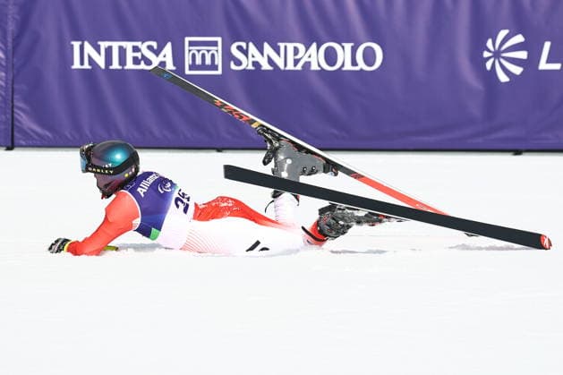 ITALY, VENETO - MARCH 9, 2026: Theo Gmuer of Switzerland loses balance while competing in the men s para alpine skiing super G standing event at Tofane Alpine Skiing Centre during the 2026 Winter Paralympic Games, in Cortina d Ampezzo, Province of Belluno. Mikhail Tereshchenko TASS  89809646