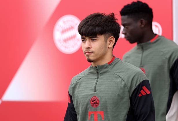 Football, Men, Champions League, 2025 2026 season, FC Bayern Munich, Final training session Maycon Cardozo FC Bayern Munich on the way to the training ground
