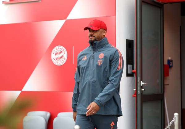 Football, Men, Champions League, Season 2025 2026, FC Bayern Munich, Final training session Vincent Kompany, Coach FC Bayern Munich on the way to the training ground