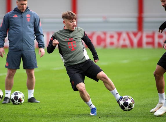 Football, Men, Champions League, Season 2025 2026, FC Bayern Munich, Final training Lennart Karl FC Bayern Munich with ball in training match