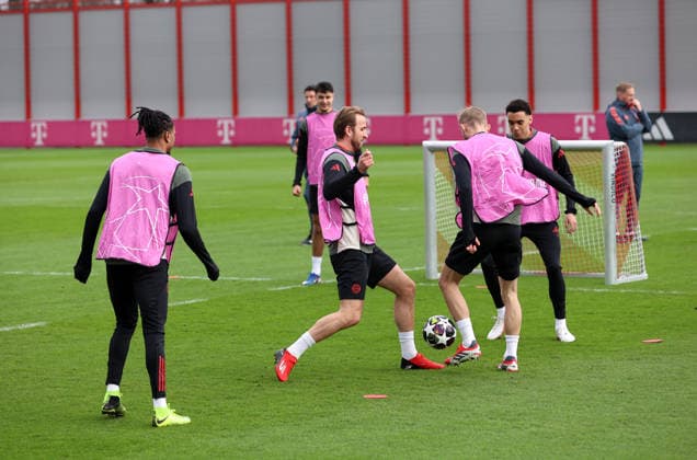 Football, Men, Champions League, Season 2025 2026, FC Bayern Munich, Final training Harry Kane FC Bayern Munich in training match with ball