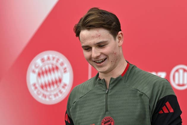 Goalkeeper Jonas URBIG Bayern Muenchen , laughing,laughing,laughing,optimistic,good-humored, single picture,cropped single motif,portrait,portrait,portrait final training on 09 03 2026 Football Champions League,season 2025 26, round of 16 Atalanta Bergamo FC Bayern Muenchen on 10 03 2026