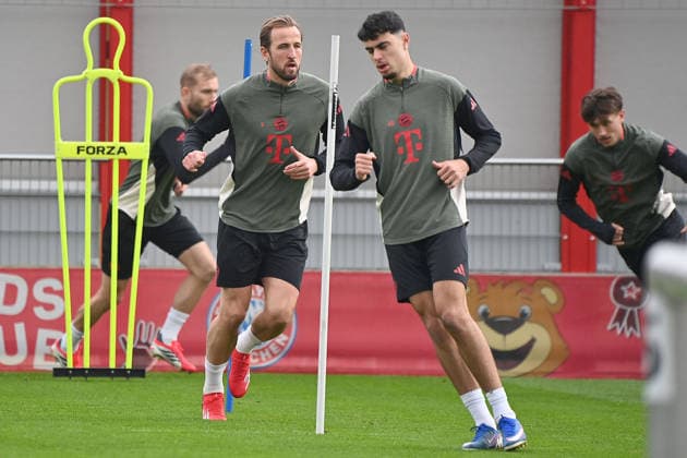 Harry KANE Bayern Muenchen ,re Aleksandar PAVLOVIC Bayern Muenchen , action final training on 09 03 2026 Soccer Champions League,season 2025 26, round of 16 Atalanta Bergamo FC Bayern Muenchen on 10 03 2026