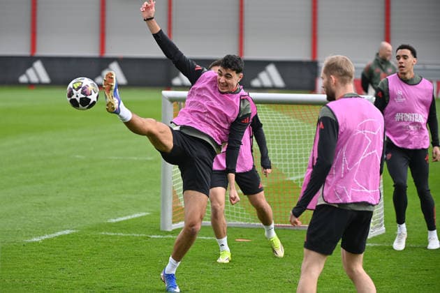 Aleksandar PAVLOVIC Bayern Muenchen on the ball,Action RE KONRAD LAIMER BAYERN MUENCHEN ,JAMAL MUSIALA BAYERN MUENCHEN final training on 09 03 2026 Football Champions League,Season 2025 26, Round of 16 Atalanta Bergamo FC Bayern Muenchen on 10 03 2026